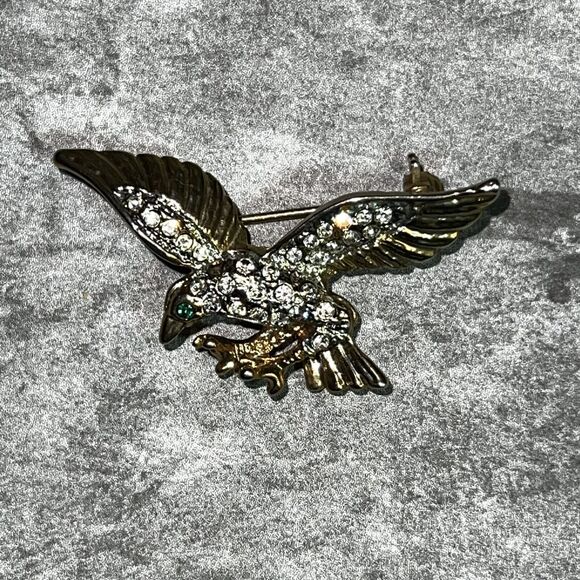 Vintage c1980 Gold-Tone Rhinestone Studded Bird in Flight Lapel Pin Brooch NICE! - Picture 1 of 3